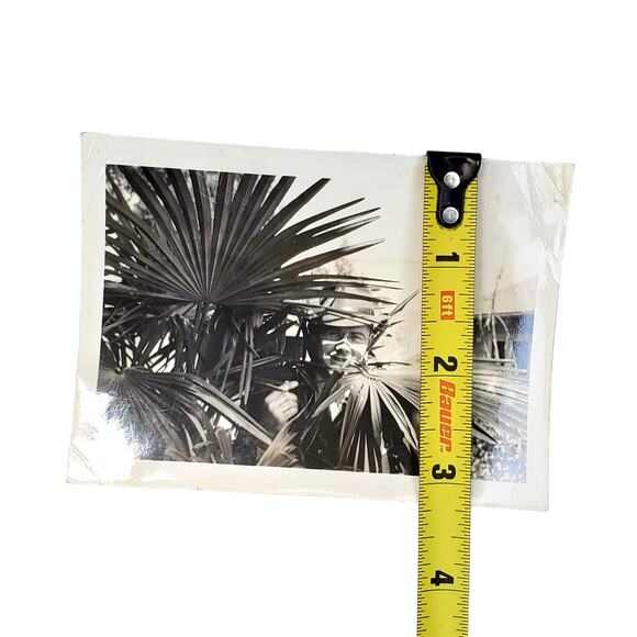 Vtg Man Posing Humorous B&W Monochrome Photography 1940s Found Snapshot - Picture 3 of 4